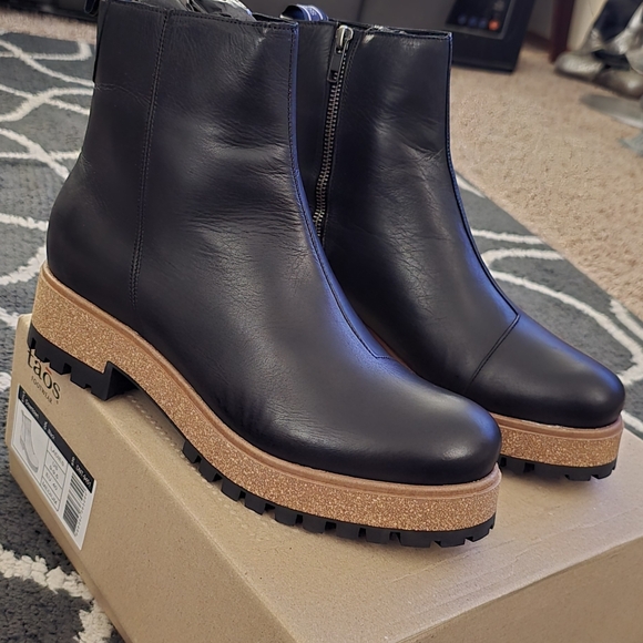 Taos Footwear Black Downtown Ankle Boots - Picture 1 of 11